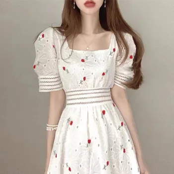 Платье Женское Летнее 2023, новое Милое платье трапециевидной формы с квадратным вырезом и полой вышивкой, платье средней длины с пышными рукавами на талии