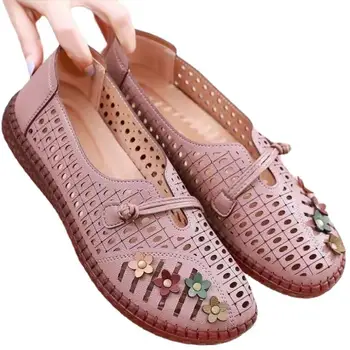 Обувь для мамы с полым цветком, новинка 2023 года, женская обувь с круглым носком, дышащая, на плоской подошве, с мягкой подошвой, с неглубоким носком.