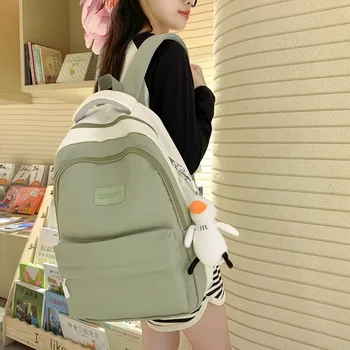 2023 Новый модный нейлоновый женский рюкзак, женская дорожная сумка контрастного цвета, школьный ранец со значком большой емкости для студентов-подростков